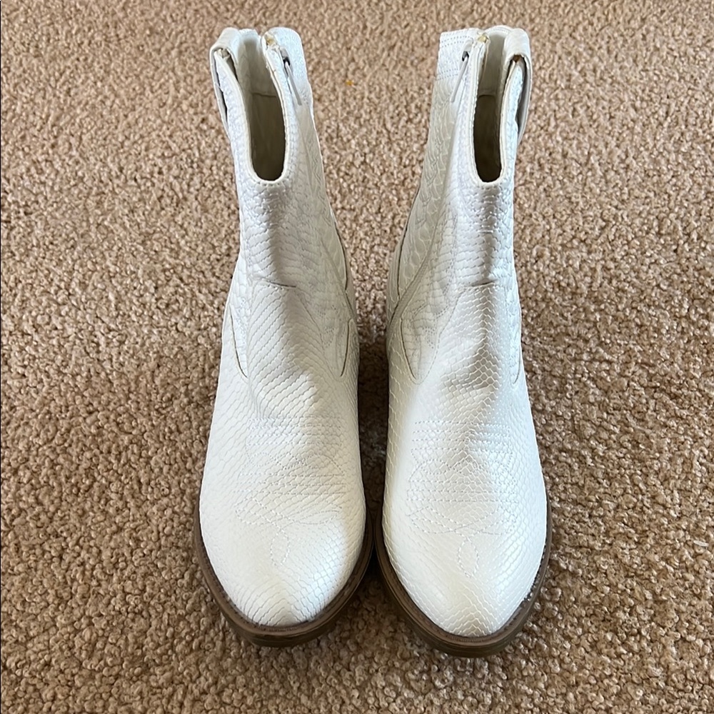 Women’s white cowgirl booties